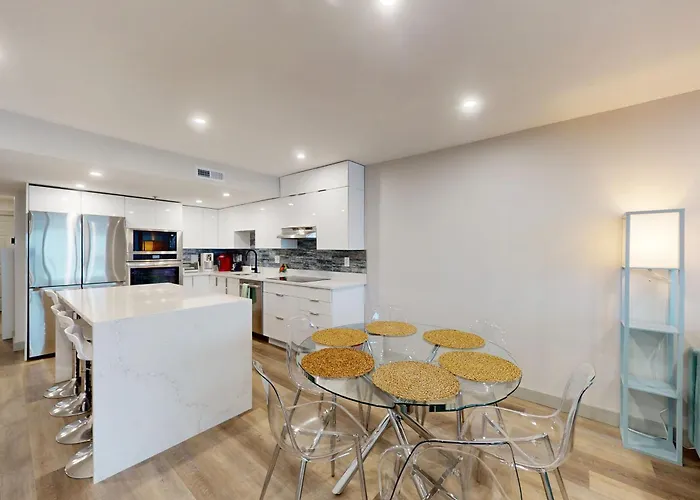 Plaza 811 Apartment *