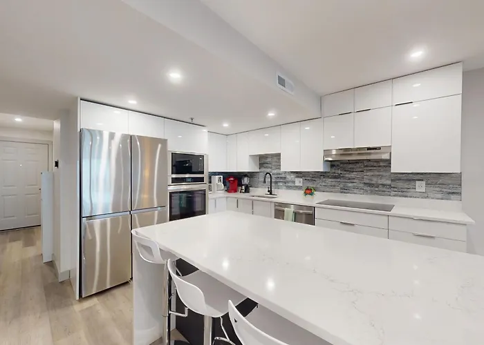 Plaza 811 Apartment