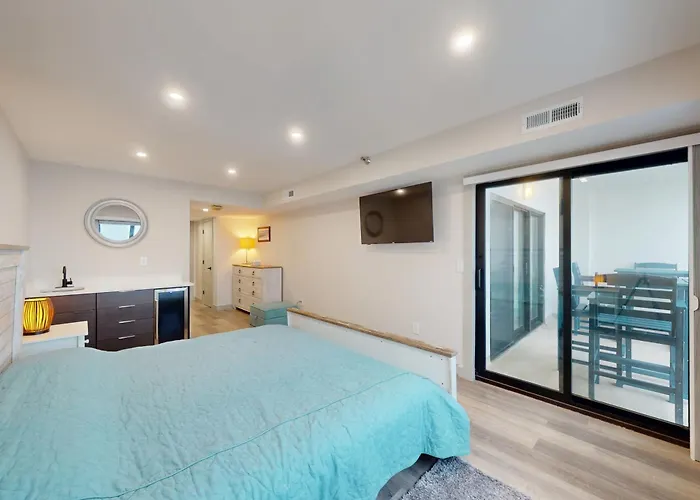 Plaza 811 Apartment *