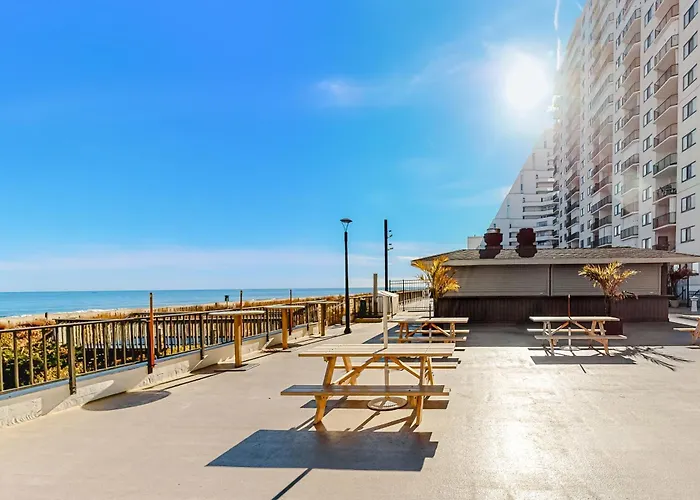 Plaza 811 Apartment